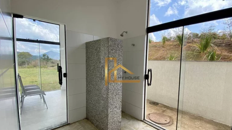 Imagem Casa em com 3 quartos sendo 1 suíte em Condomínio Clube na Região de Albuquerque em Teresópolis-RJ
