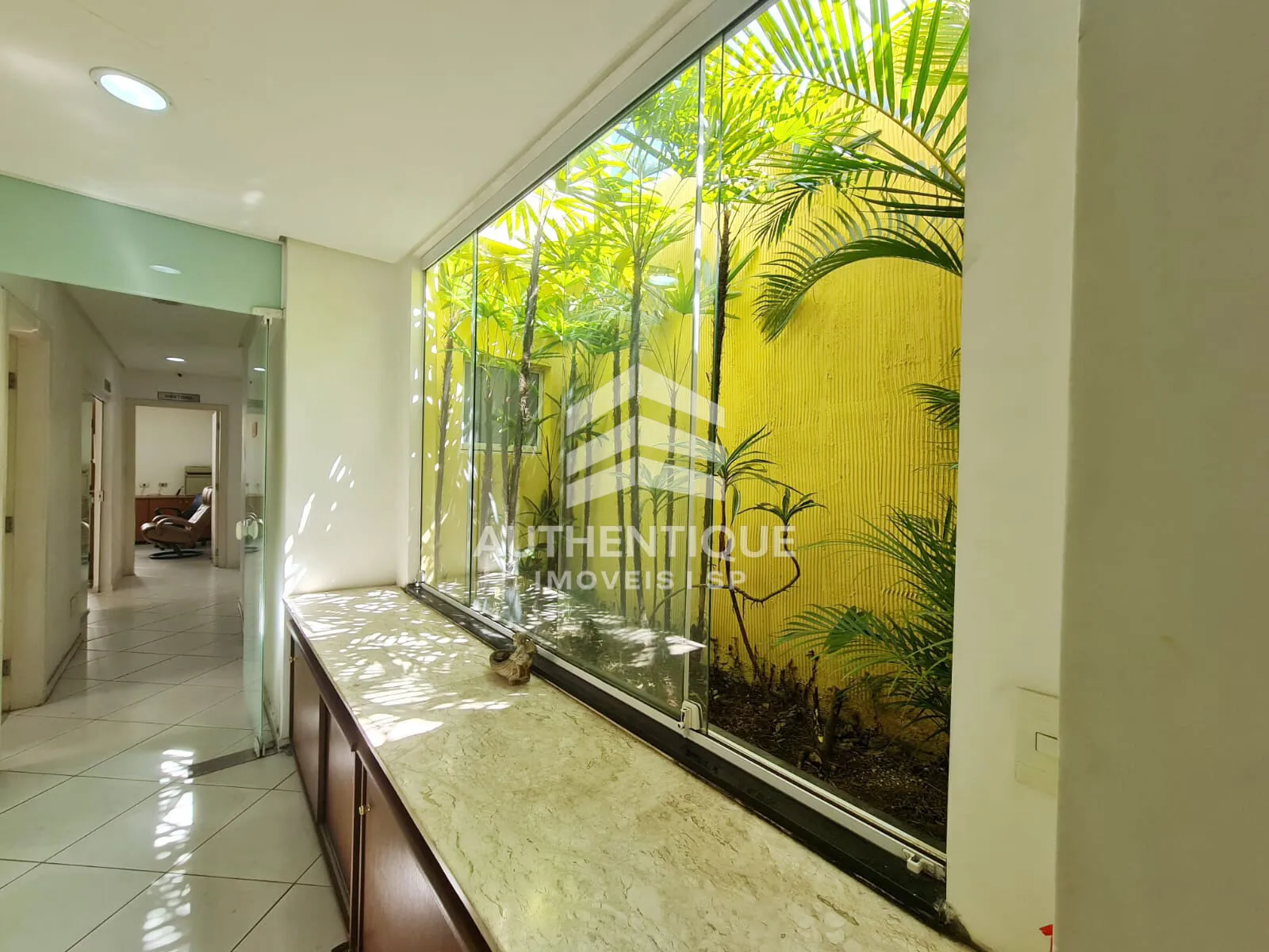 Imagem Casa Comercial I Excelente oportunidade para montar clínica, laboratório, pet, estética ou investir
