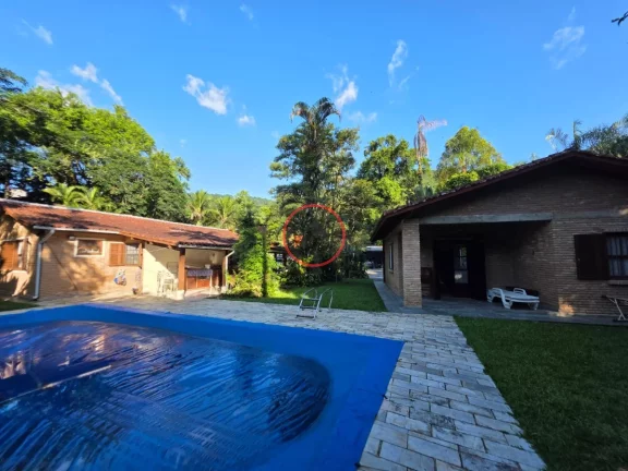 Imagem LINDO SITIO COM 1832 M² COM 2 CASAS PISCINA LINDO GRAMADO ARVORES FRUTIFERAS POÇO ARTESIANNO AREA GORMET PERTO DE TUDO