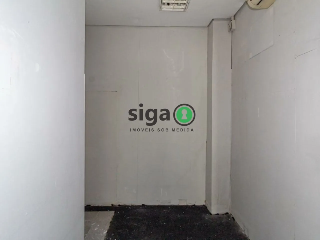 Imagem Loja no térreo com 180m², com 6 salas e 3 banheiros para Locação ou Venda em Alto de Pinheiros