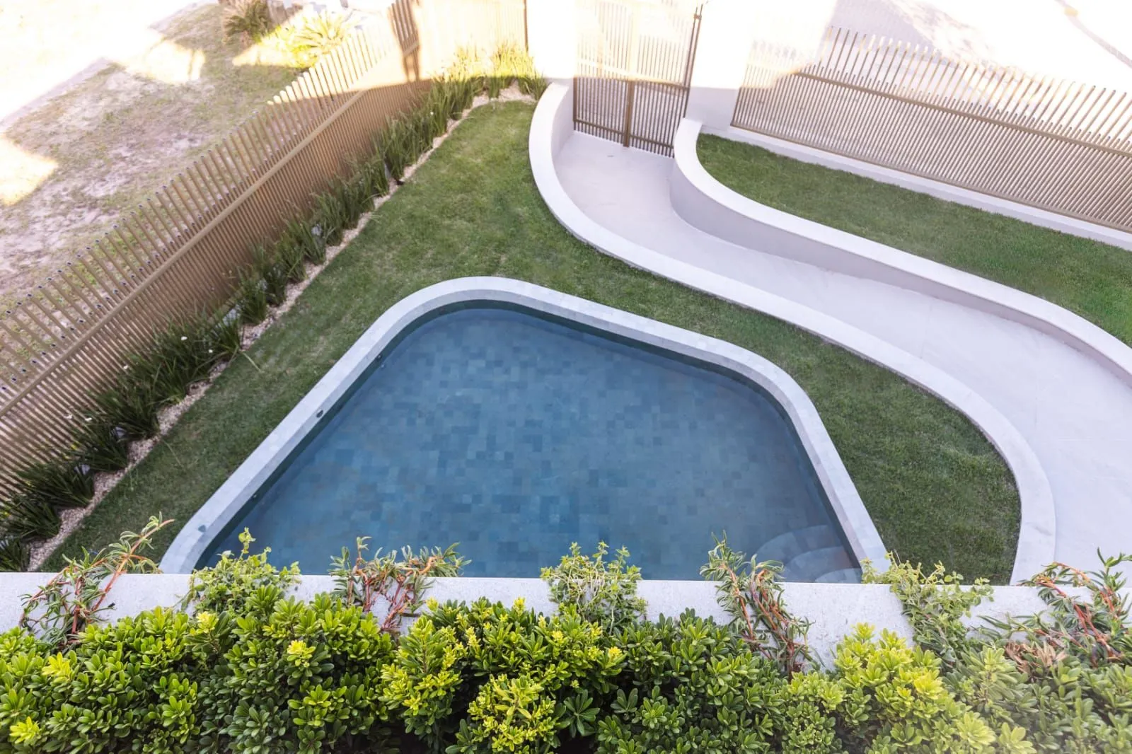 Imagem Terreno em Condomínio à venda em Xangri-lá, 470.41m2