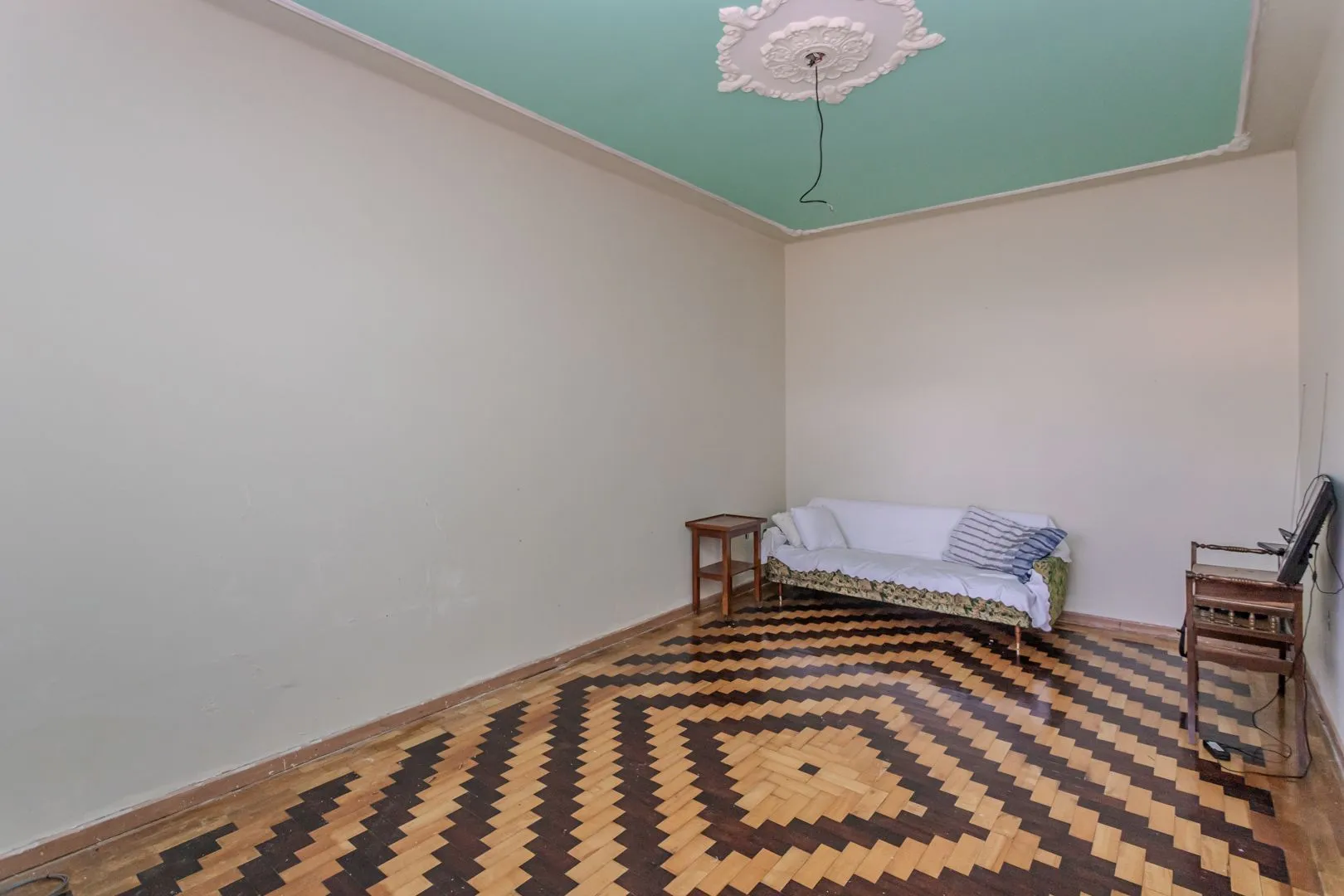 Imagem Casa sobrado no Partenon com 5 dormitórios e 4 vagas