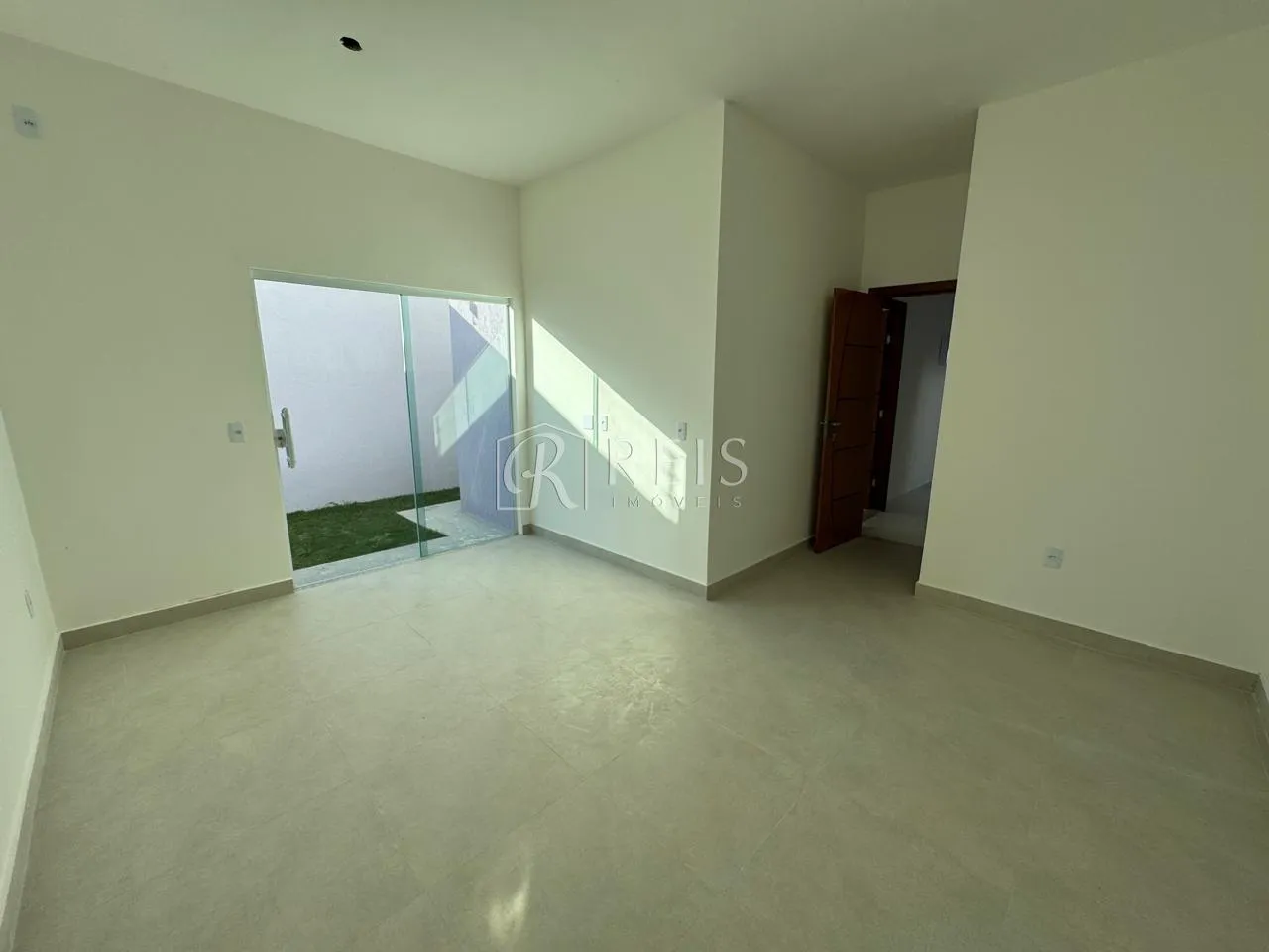 Imagem Casa para Venda em Rio das Ostras, Village Rio das Ostras, 3 dormitórios, 1 suíte, 2 banheiros, 2 vagas