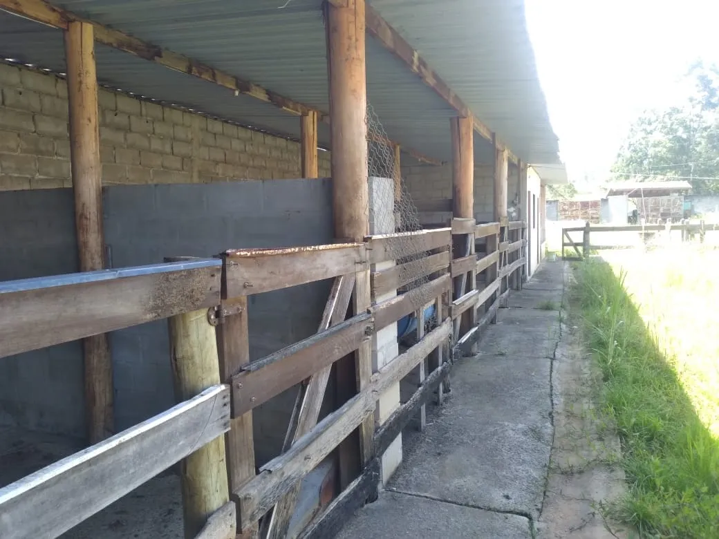 Foto do imóvel Chácara à venda 1 Quarto, 1 Suite, 4 Vagas, 1000M², Ribeirão Grande, Pindamonhangaba - SP