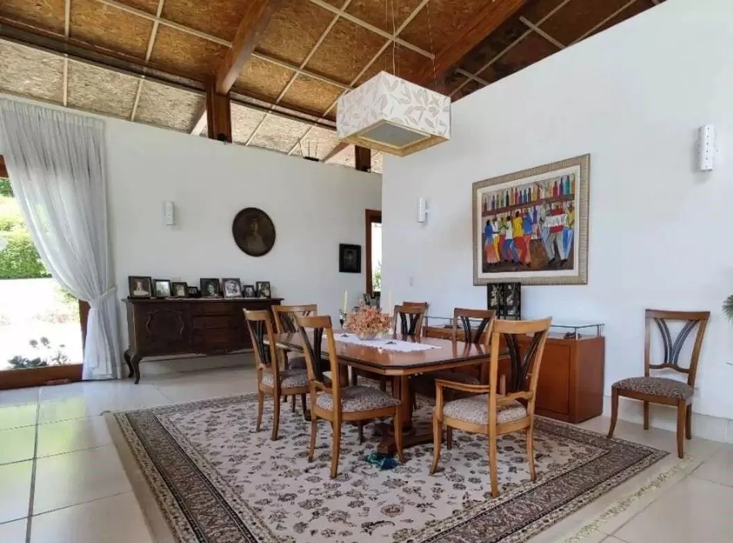 Imagem Casa em Condomínio para Venda em Petrópolis / RJ no bairro Itaipava