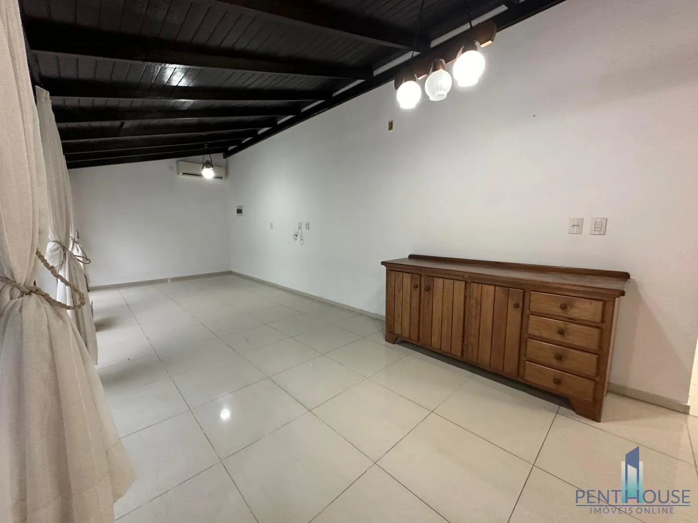 Imagem Casa para Venda em Jaraguá do Sul, Vila Nova, 4 dormitórios, 1 suíte, 3 banheiros, 1 vaga