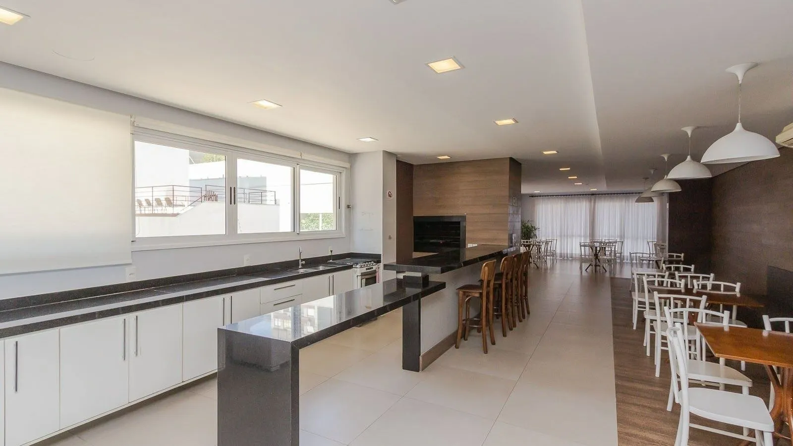 Imagem Apartamento 2 dormitórios, 1 suíte, 2 vagas, Petrópolis, Porto Alegre.