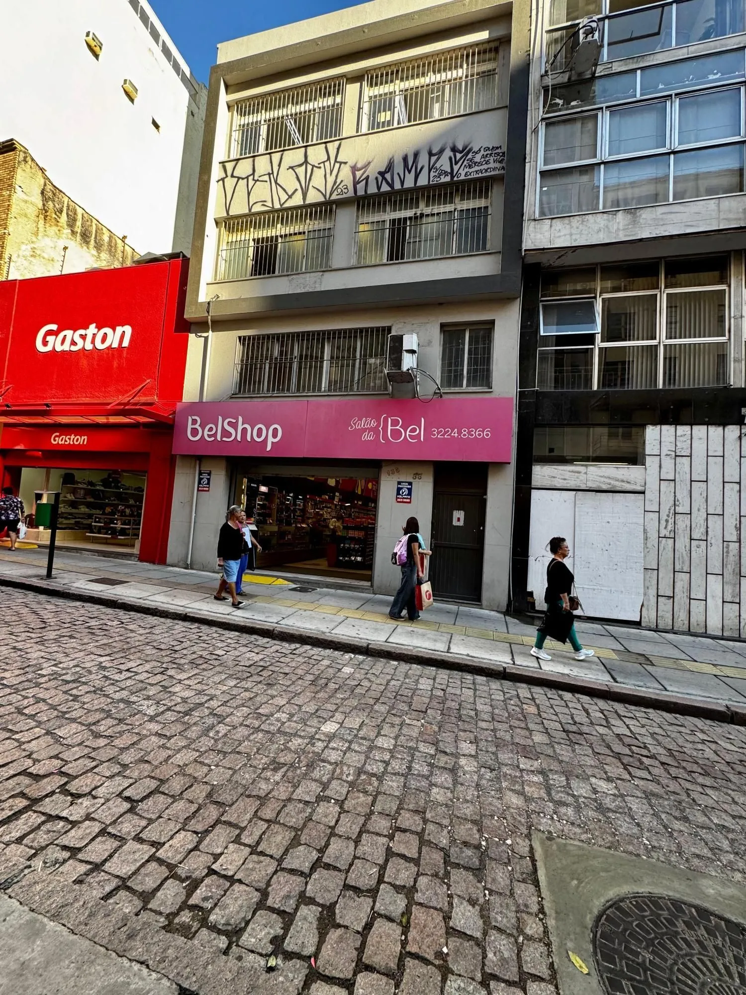 Imagem MÁFFER IMÓVEIS ALUGA - PRÉDIO COMERCIAL COM 900² Rua Dr. Otávio Rocha - Centro | Porto Alegre/RS