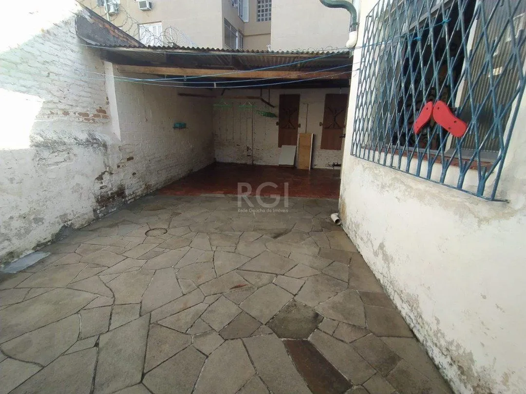 Imagem Casa para Venda - 185m², 3 dormitórios, 5 vagas - Menino Deus