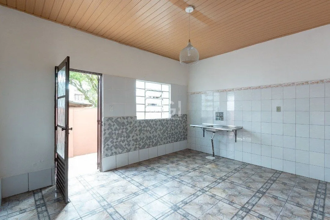 Imagem Casa para Venda - 50m², 2 dormitórios, 1 vaga - Cavalhada