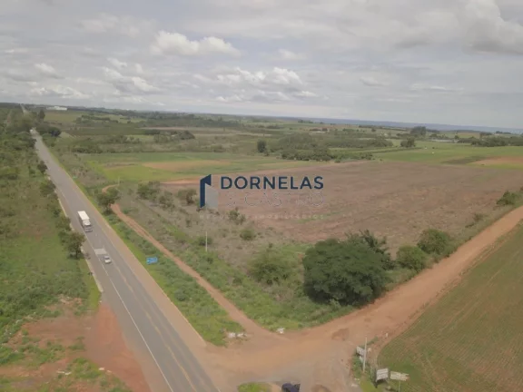 Imagem ÁREA RURAL AS MARGENS DA BR-020 18,9 HECTARES O CÓRREGO PASSA DENTRO ESTUDA TROCA