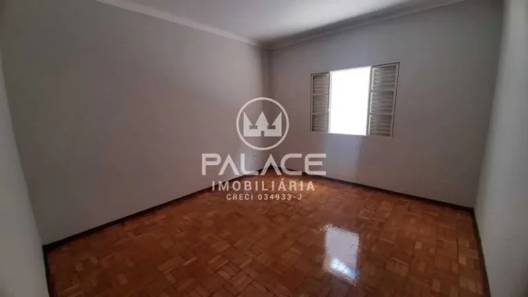 Imagem Esta excelente casa está localizada em um dos bairros mais desejados da cidade, oferecendo conforto...