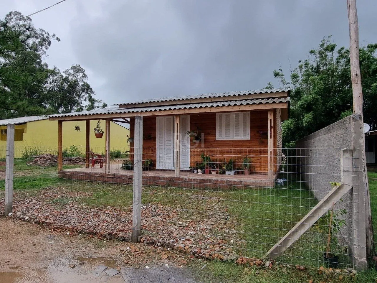 Imagem CASA com 2 dormitórios no bairro Chapéu do Sol Porto Alegre RS