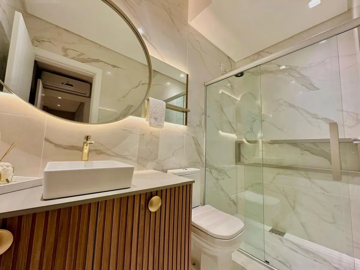 Imagem Sobrado mobiliado e decorado com 05 suítes e piscina em concreto