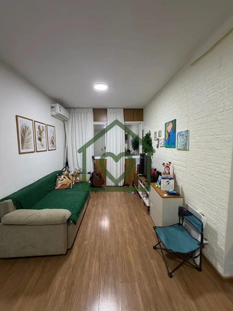 Imagem Oportunidade!!
Apartamento 2 dormitórios, semimobiliado, com vaga, elevador e infra. Piso laminado,...