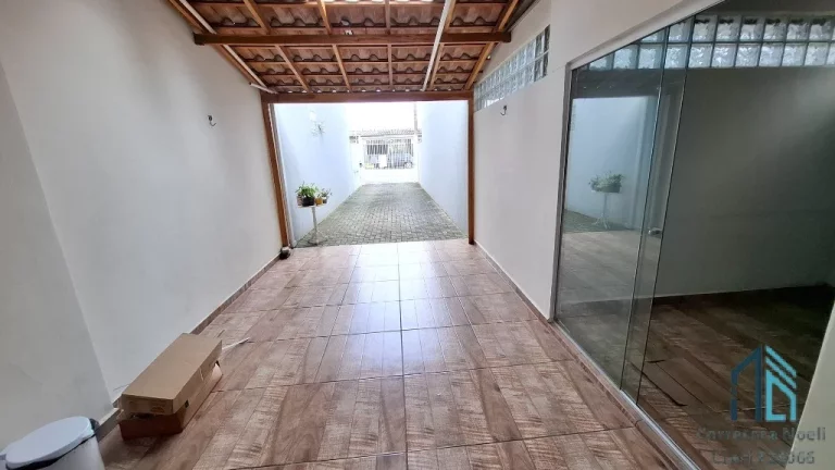 Imagem Sobrado LINDO, 03 quartos c/suíte, sacada, 04 vagas, no Jardim das Américas em Curitiba PR