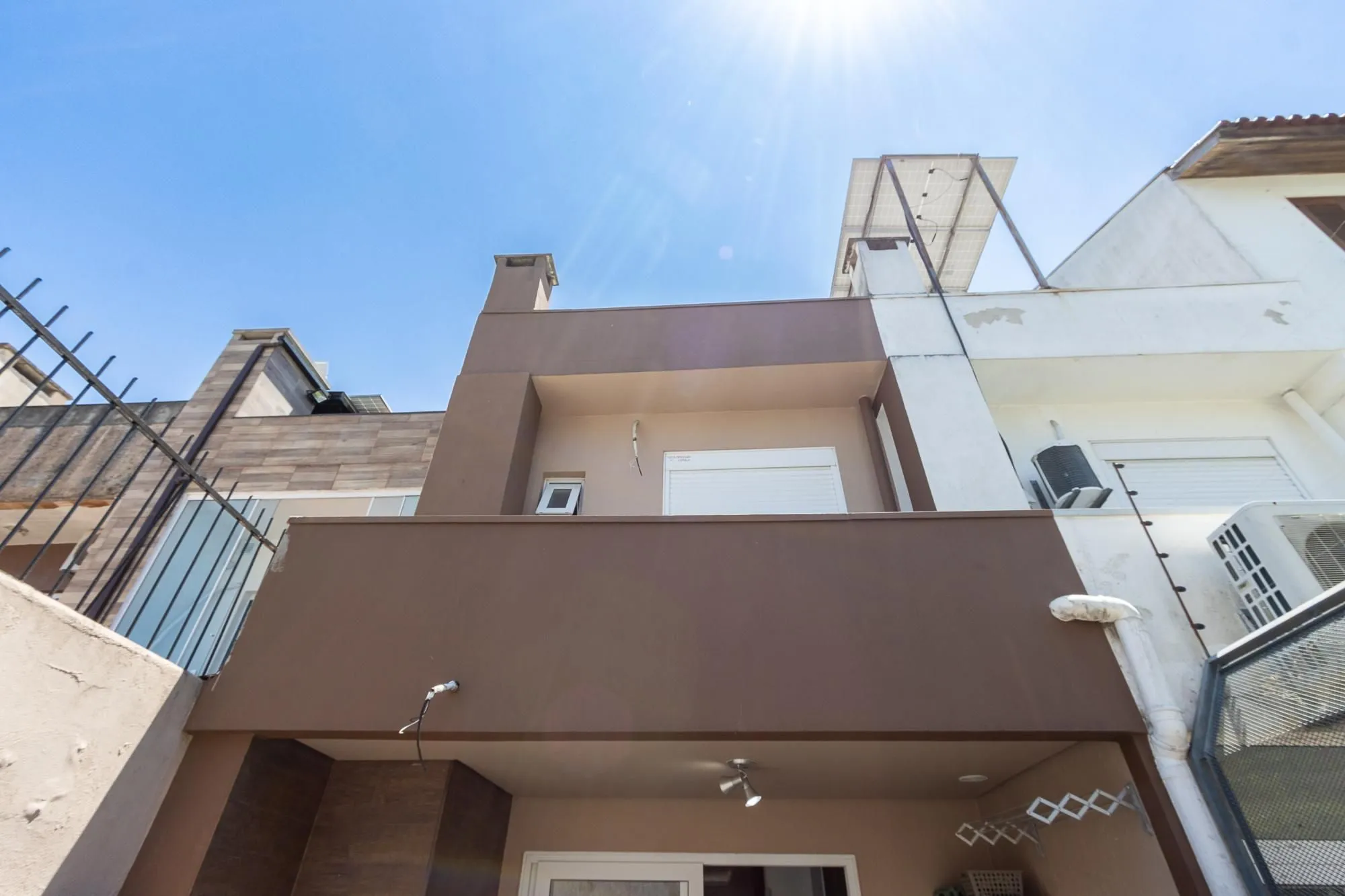 Imagem Sobrado com 2 suites e 2 vagas de garagem - Bairro Guarujá