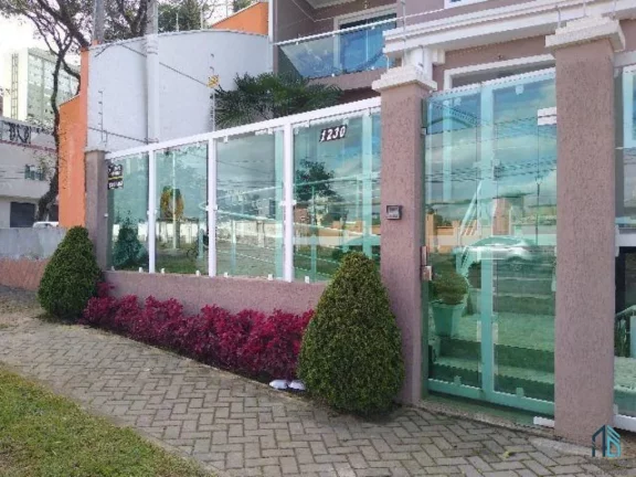 Foto do imóvel (PERMUTA) Casa a venda, 06 quartos c/suíte, 06 vagas, no Água Verde em Curitiba PR