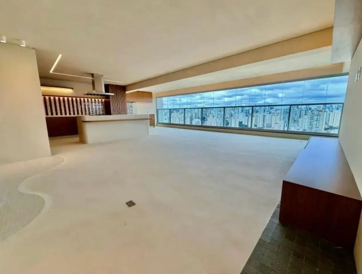 Imagem Apto com 184m² com 3 suítes e 3 vagas para Venda ou Locação na Vila Romana sem mobília