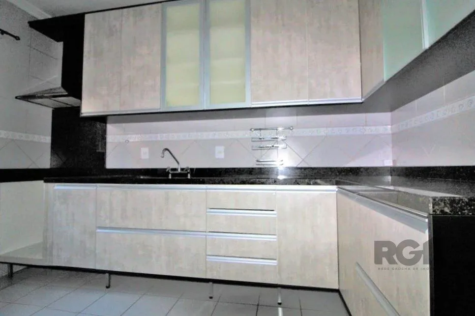 Imagem Casa em condomínio 111m² - 3 dormitórios sendo 1 suíte e 4 vagas no bairro Espirito Santo