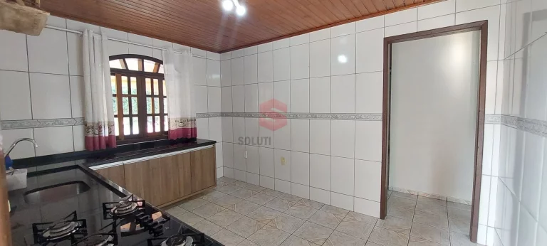 Imagem Casa 03 quartos, semi mobiliada, amplo espaço de terreno, Santa Rita, Campo Largo/PR