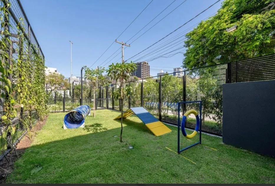Imagem Apartamento desocupado e totalmente mobiliado com uma garagem
