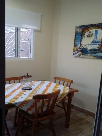 Imagem VENDA DE SOBRADO NO JARDIM PLANALTO, EM ARUJÁ/SP, 160m² com 3 suítes, 2 c/ sacada, sala de estar, copa, cozinha e garagem para 2 autos. CONSULTE-NOS.