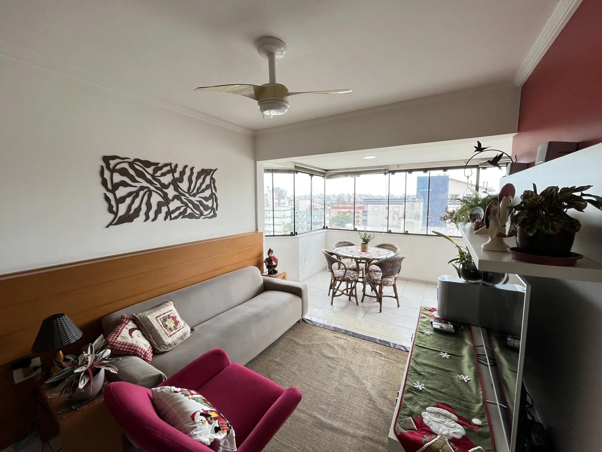 Imagem Apartamento de três dormitórios, suíte e uma vaga de garagem no bairro Santana