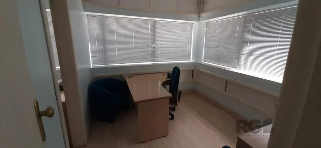 Imagem Sala comercial para Comprar com 1 vaga na Cristóvão Colombo.