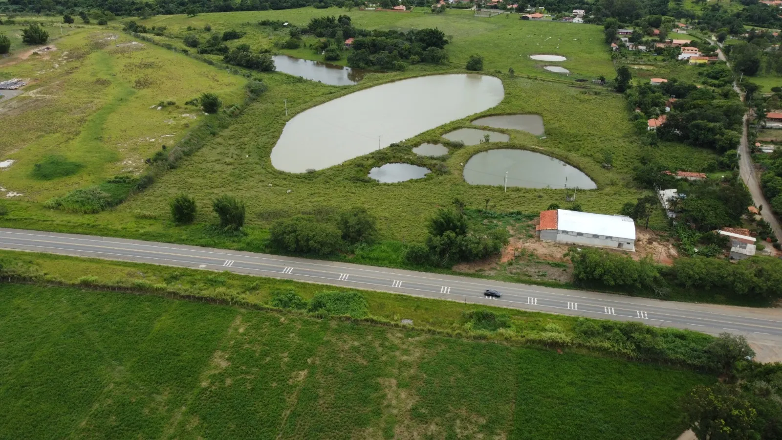 Imagem Imóvel Rural com Barracão Comercial/Industrial a venda! Localizado em PORANGABA/SP!