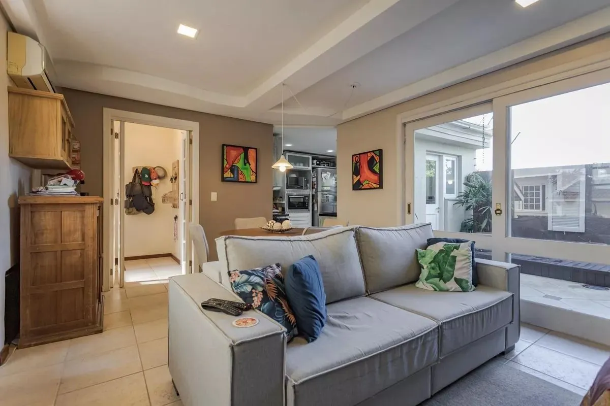 Imagem Casa em condomínio com 3 dormitórios, suíte e 2 vagas