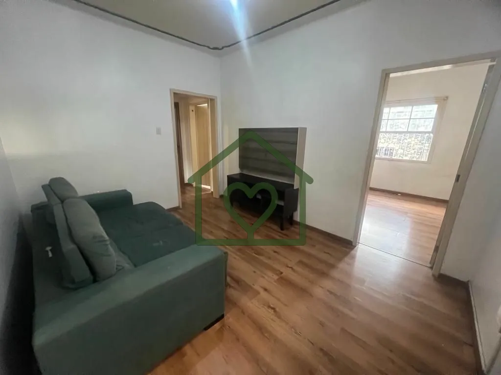 Imagem Apartamento de 80m², três dormitórios, banheiro social, living, cozinha, área de serviço, préd...