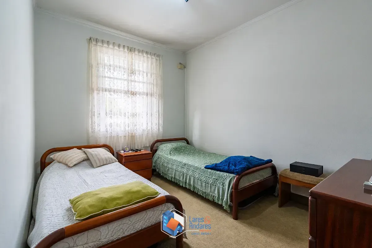 Imagem Casa para venda em Moema com 3 quartos, sendo 1 suíte, 100m²
