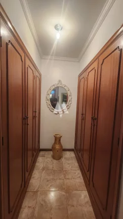 Imagem Vista para o mar, 3 dormitórios, 1 suíte, Pompeia, banheiro e dormitório de empregada
