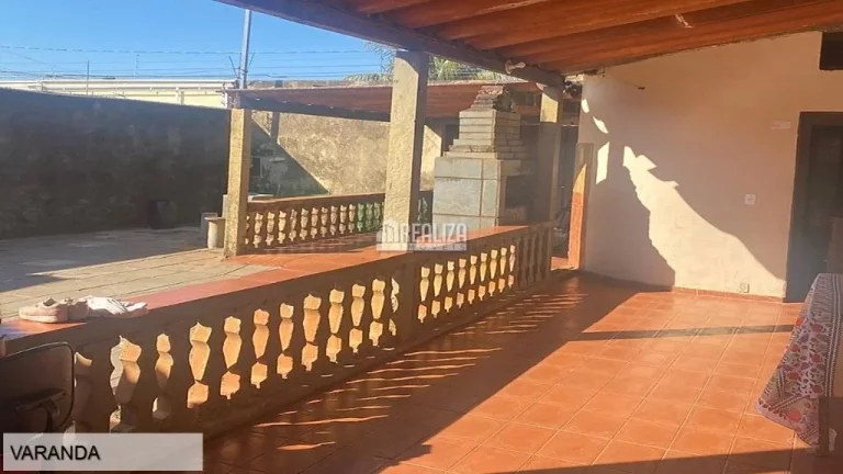 Imagem Casa redonda à venda em Uberaba - 2 dormitórios, churrasqueira na varanda!