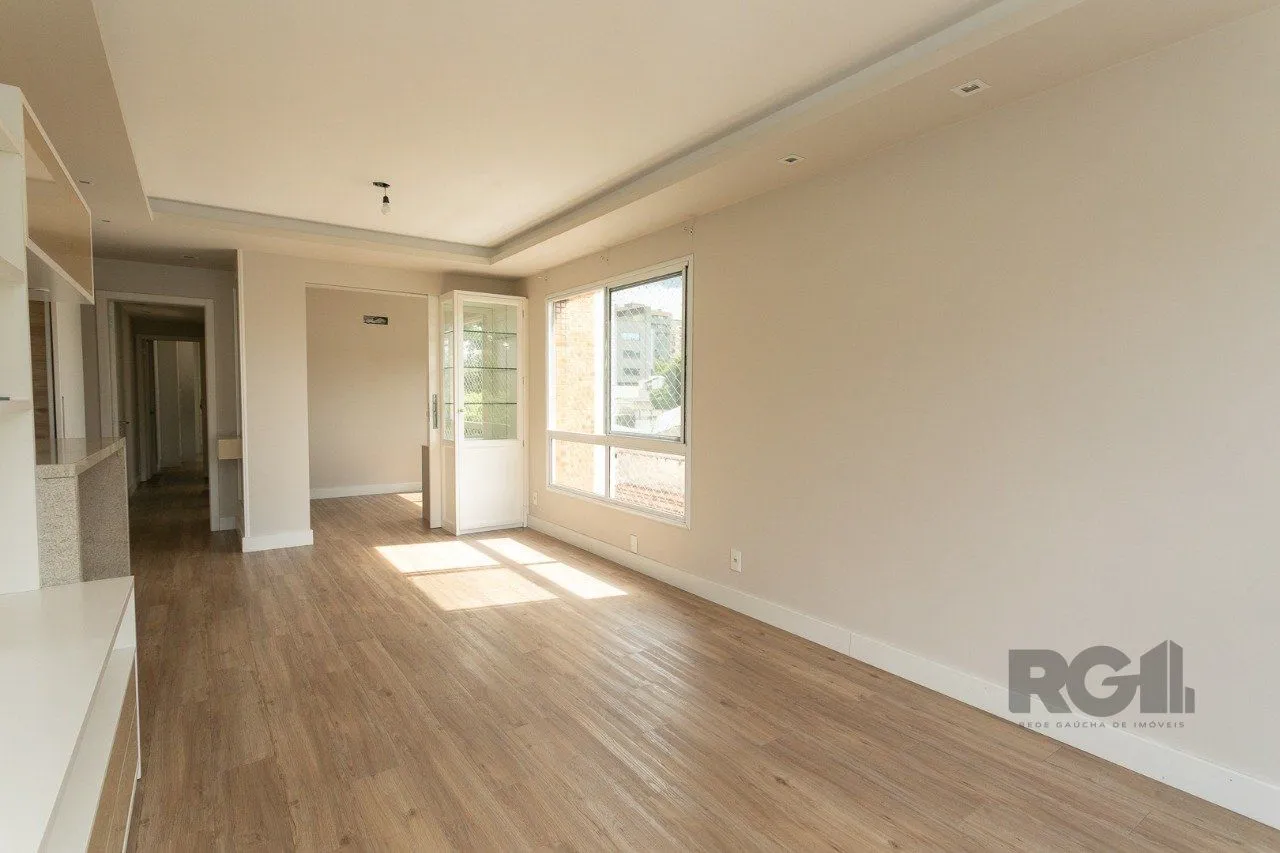 Imagem Apartamento semimobiliado e decorado no bairro Auxiliadora, com 91 m²