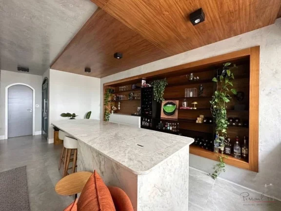 Imagem Apartamento amplo junto a Beira Mar Florianópolis, reformado, mobiliado e decorado com 4 quartos se...