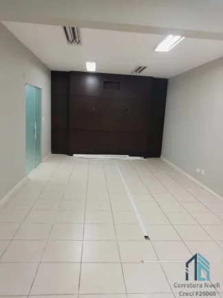 Imagem Sala comercial 90 m², dividida em recepção, copa, banheiro e ambiente para dois (escritórios -consultórios) Curitiba PR