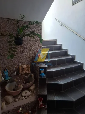 Imagem Sobrado Espaçoso com 300m², 4 Dorms, Edícula e 4 Vagas