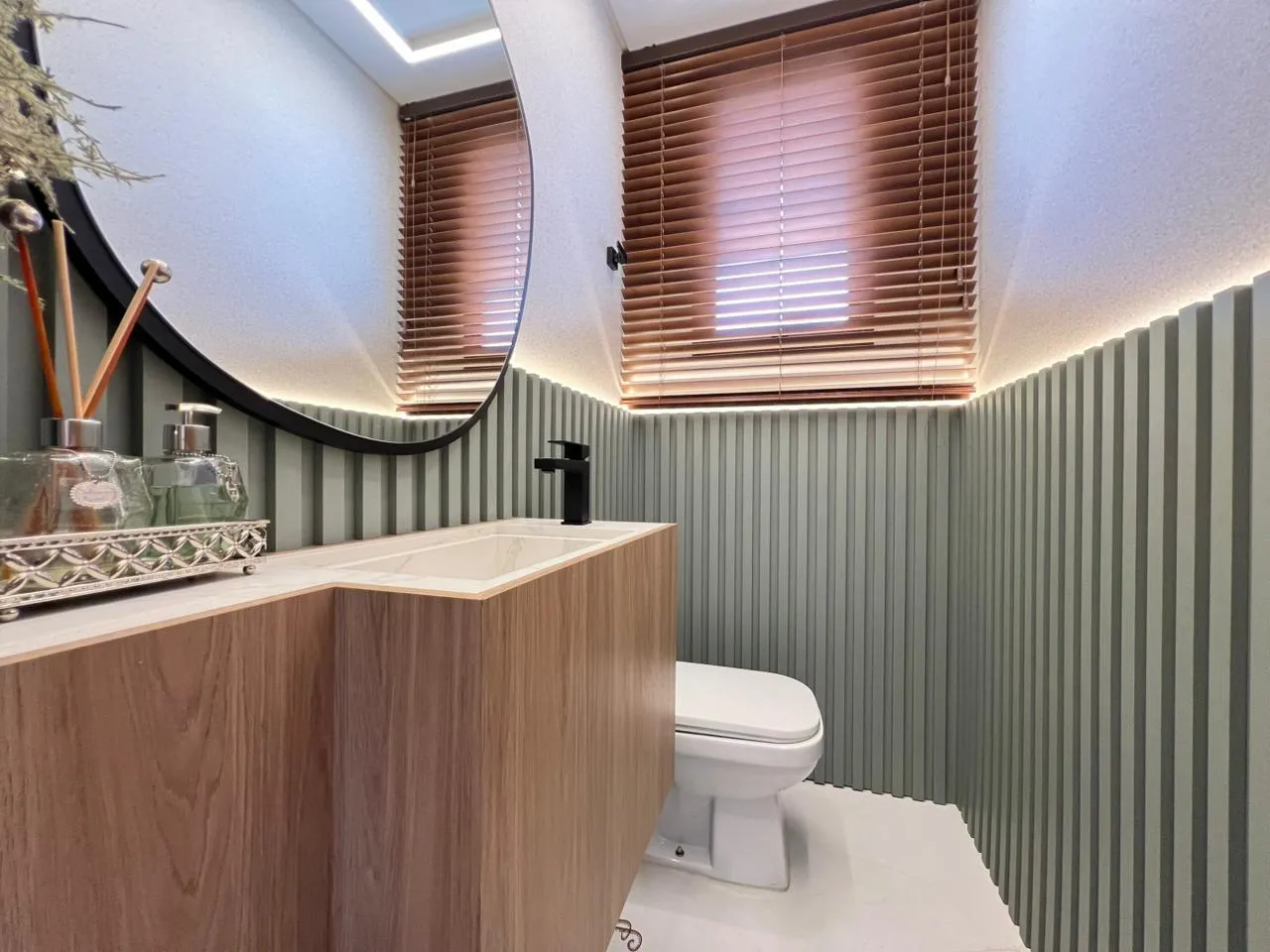 Imagem Apartamento com vista para o mar à venda com 120m2 por R$ 4.300.000,00