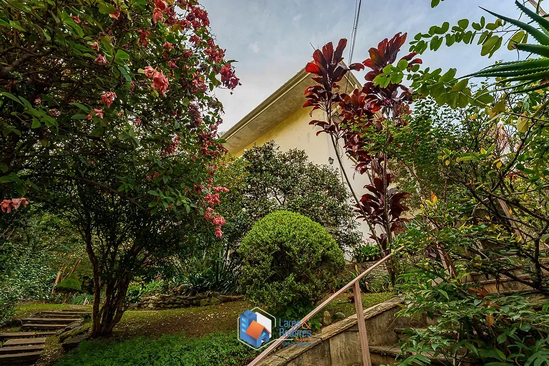 Foto do imóvel Casa para venda em Pacaembu com 3 quartos, sendo 1 suíte, 320m² em Rua Itabaquara