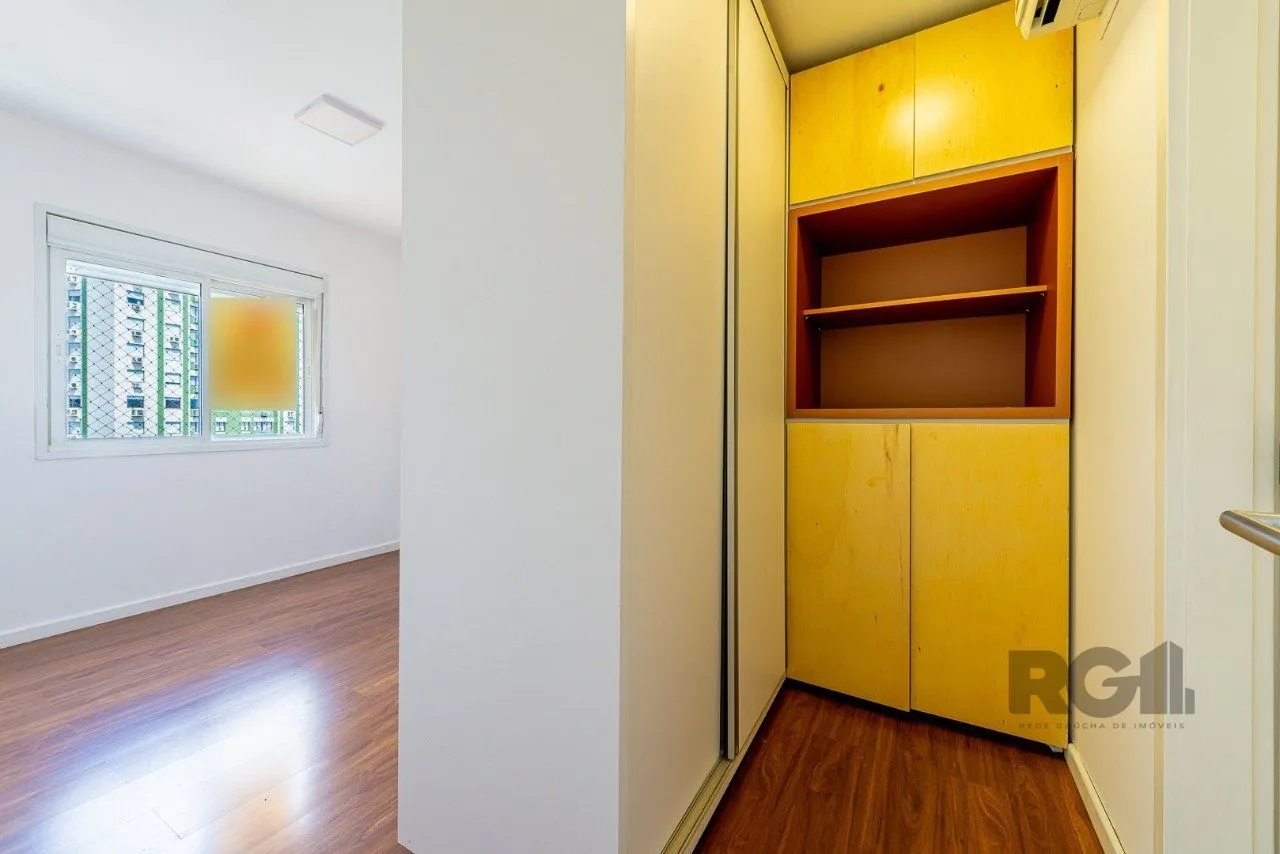 Imagem Apartamento de um quarto, suíte e uma vaga de garagem no bairro Santa Cecilia em Porto Alegre.