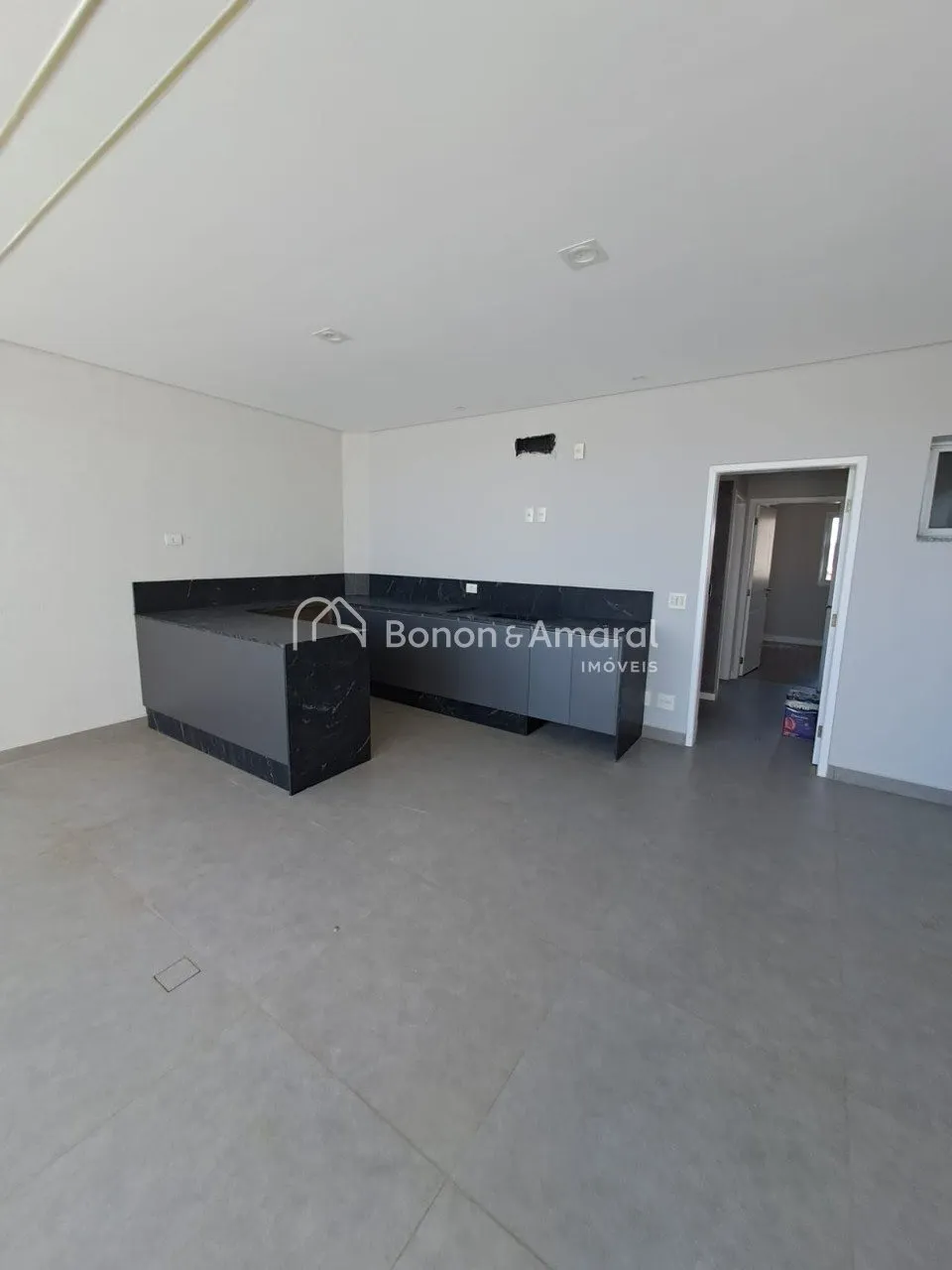 Imagem Cobertura à venda com 4 dormitórios, 2 suítes, e 2 vagas de garagem, 217 m² no Taquaral