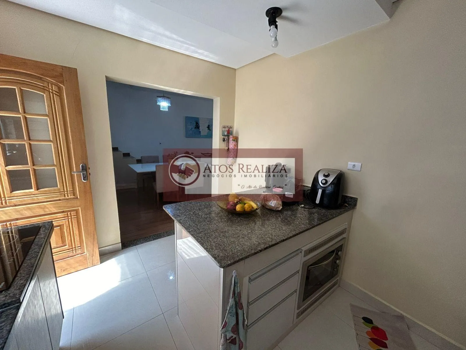 Imagem VENDO 2 SOBRADOS COM 5 DORMITÓRIOS, ESCRITÓRIO, ÁREA GOURMET, COZINHA COM ILHA CENTRAL E PLANEJADOS, AO LADO DO METRO JABAQUARA. TERRENO 300m2.
