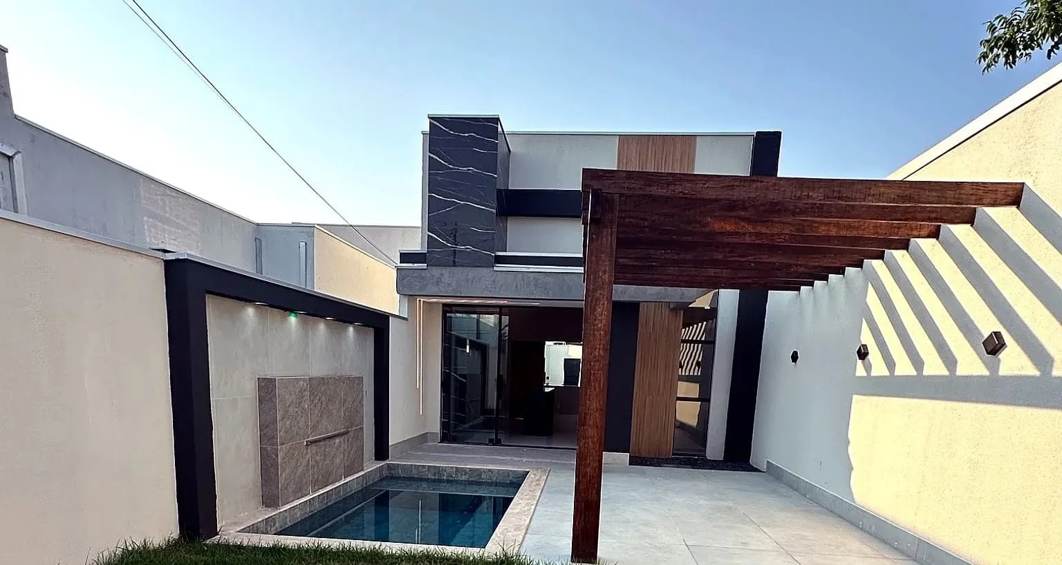 Foto do imóvel Casa com 3 quartos e 1 suíte em Rua Padre Cícero Romão Batista