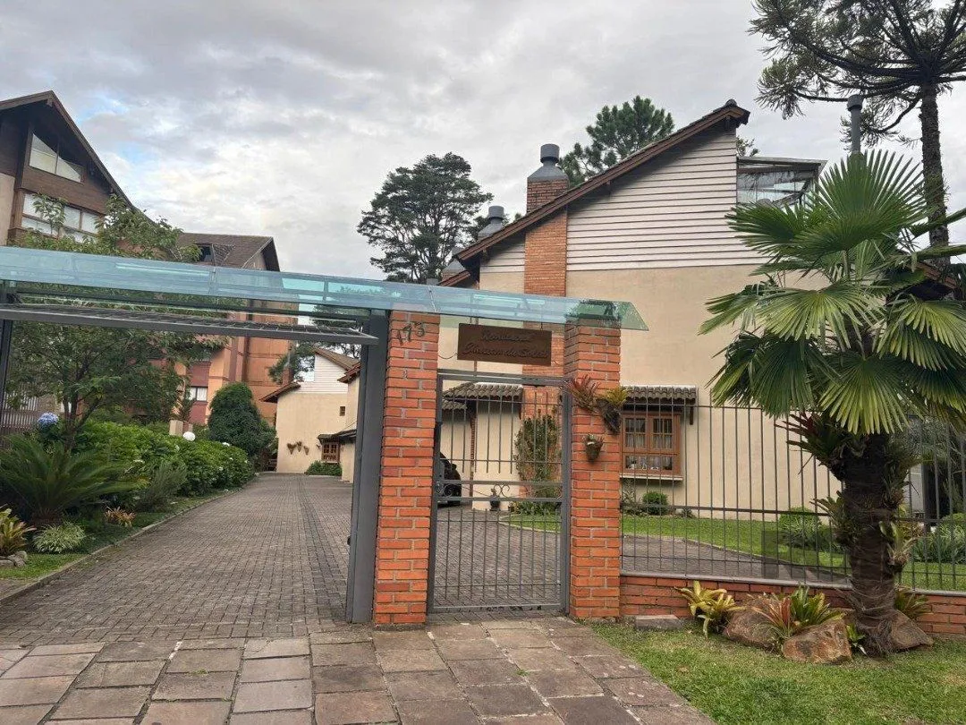 Imagem Sobrado de Alvenaria em Condominio no bairro Nobre de Gramado