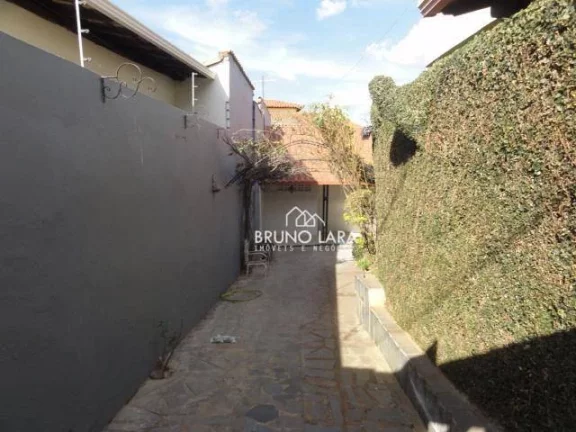 Imagem Casa com 5 dormitórios para alugar, 100 m² por R$ 3.516,66/mês - Centro - Igarapé/MG