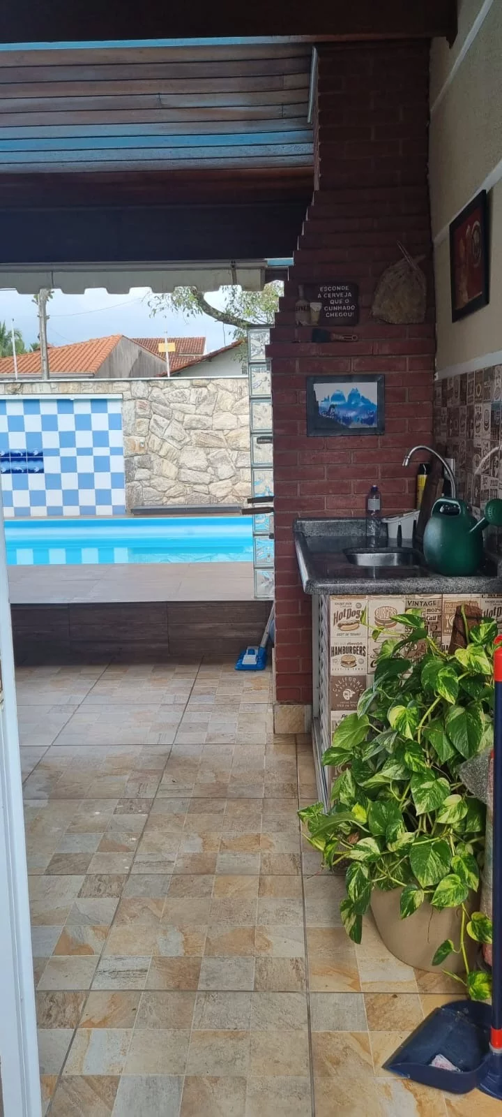 Imagem Linda casa à venda com piscina, 3 quartos, 1 suíte, 3 vagas em Peruíbe, SP