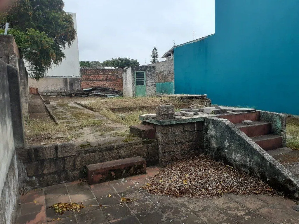 Imagem Vendo terreno no Bairro Partenon em Porto Alegre.