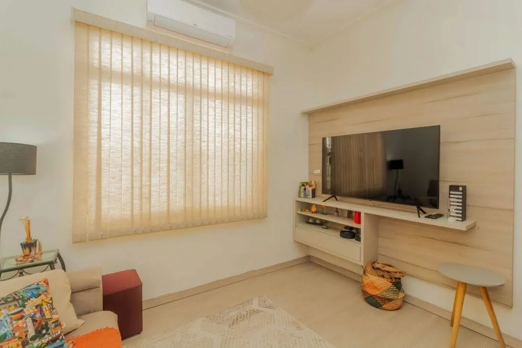 Imagem Casa 3 dorms à venda Rua Santa Flora, Nonoai - Porto Alegre